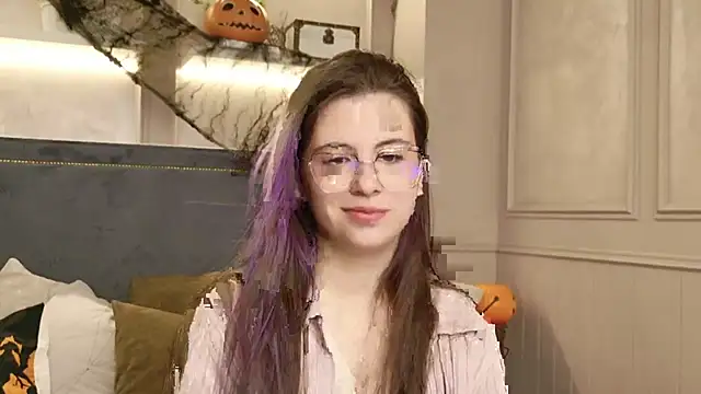 Snapshot of Akira_Halls chatting on 10.24.25 Akira Halls online show from 10.24.25