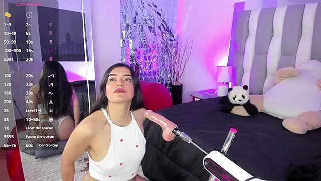 Snapshot of IsaDiiaz chatting on 10.14.25 IsaDiiaz online show from 10.14.25