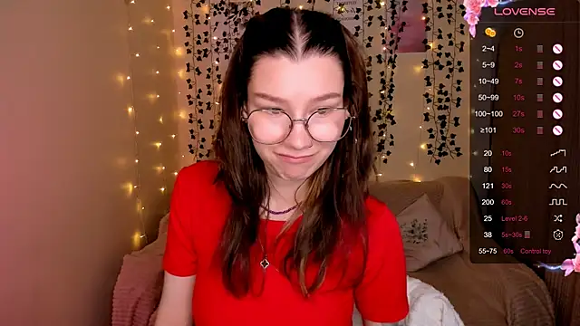 Snapshot of LinaBlossom_ chatting on 10.22.25 LinaBlossom  online show from 10.22.25