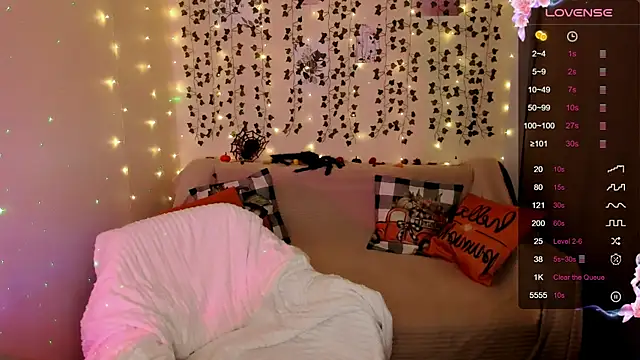 LinaBlossom  online show from 10.29.25