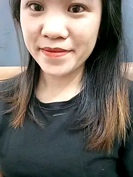 Snapshot of Norah-h chatting on 10.18.25 Norah-h online show from 10.18.25