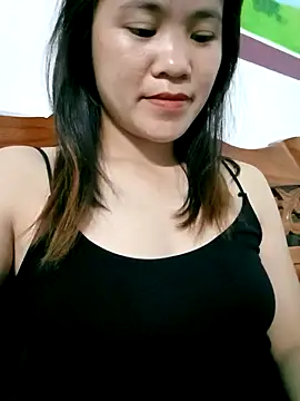 Snapshot of Norah-h chatting on 10.19.25 Norah-h online show from 10.19.25