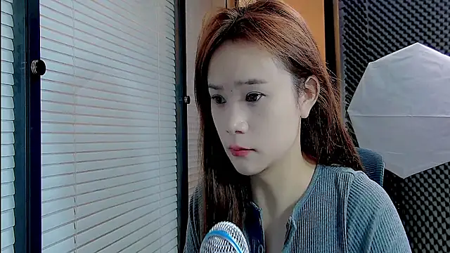 Snapshot of YY-27 chatting on 09.21.25 YY-27 online show from 09.21.25