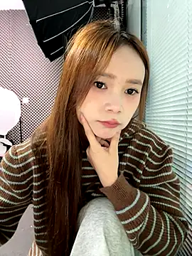 Snapshot of YY-27 chatting on 10.31.25 YY-27 online show from 10.31.25