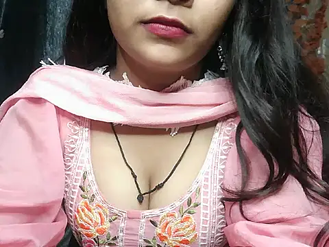 Snapshot of Sweey_Bebo chatting on 10.08.25 Sweey Bebo online show from 10.08.25