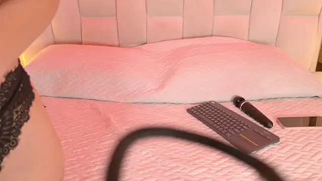 Snapshot of samanthaa_sm chatting on 10.09.25 samanthaa sm online show from 10.09.25