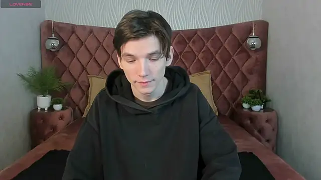 Snapshot of alfred_joness chatting on 10.22.25 alfred joness online show from 10.22.25