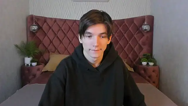 Snapshot of alfred_joness chatting on 11.02.25 alfred joness online show from 11.02.25