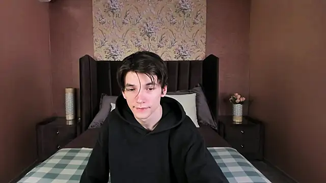 Snapshot of alfred_joness chatting on 11.18.25 alfred joness online show from 11.18.25