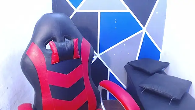 Snapshot of DEIV2_ chatting on 10.03.25 DEIV2  online show from 10.03.25