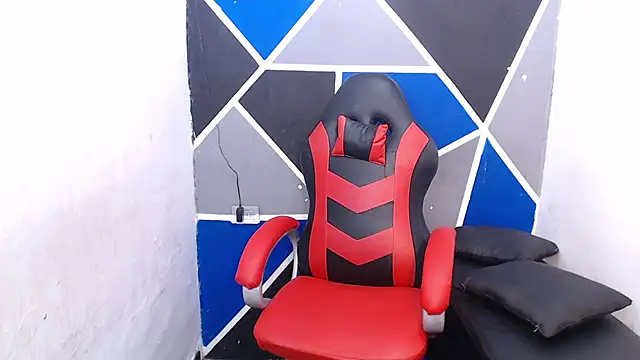 Snapshot of DEIV2_ chatting on 10.08.25 DEIV2  online show from 10.08.25