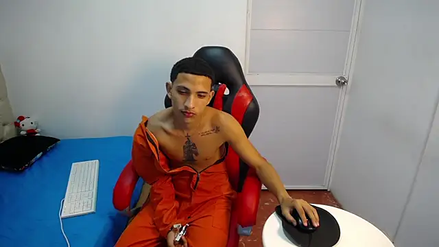 Snapshot of DEIV2_ chatting on 11.01.25 DEIV2  online show from 11.01.25