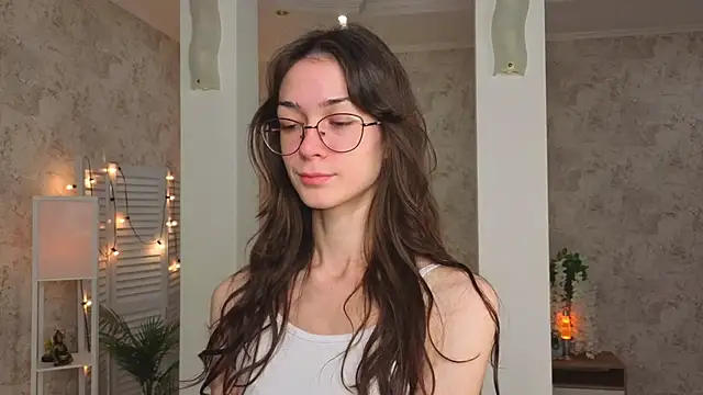 Snapshot of ReneeLippeatt chatting on 10.04.25 ReneeLippeatt online show from 10.04.25