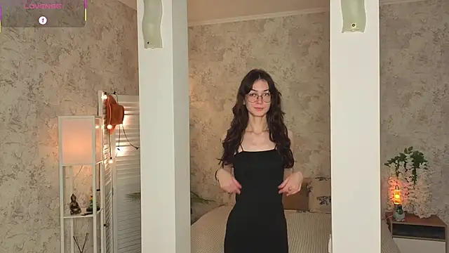 Snapshot of ReneeLippeatt chatting on 10.11.25 ReneeLippeatt online show from 10.11.25