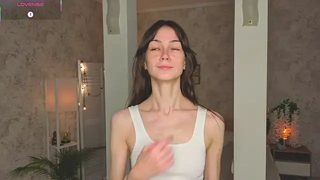 Snapshot of ReneeLippeatt chatting on 10.22.25 ReneeLippeatt online show from 10.22.25