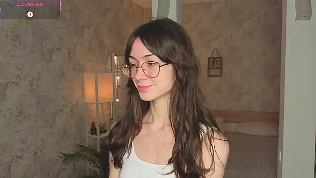 Snapshot of ReneeLippeatt chatting on 10.25.25 ReneeLippeatt online show from 10.25.25