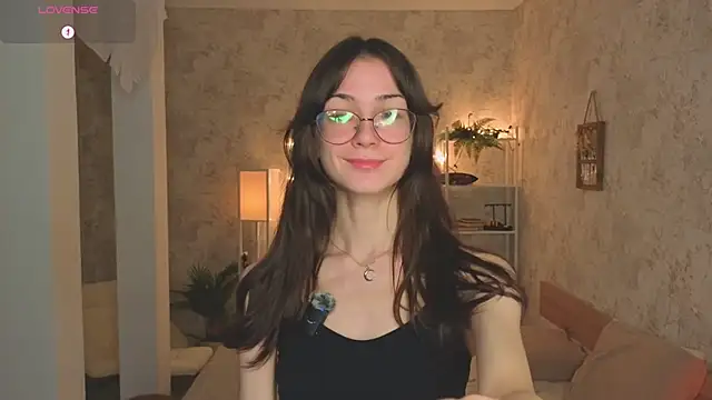 Snapshot of ReneeLippeatt chatting on 11.05.25 ReneeLippeatt online show from 11.05.25