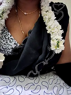 Snapshot of jasminetaml chatting on 10.30.25 jasminetaml online show from 10.30.25