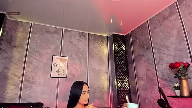 Snapshot of amaraa_lewiis chatting on 10.10.25 amaraa lewiis online show from 10.10.25