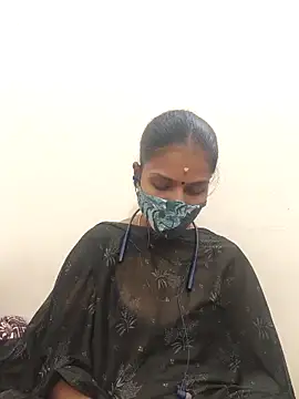 Snapshot of Tamil_Yalini12 chatting on 11.05.25 Tamil Yalini12 online show from 11.05.25