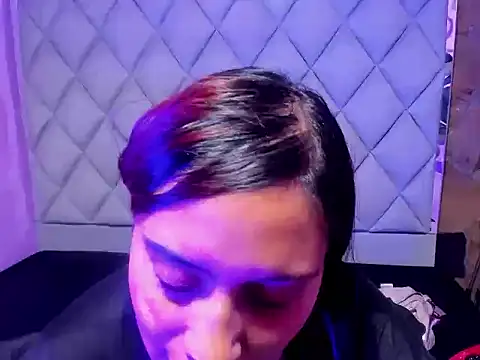 CarlaWhatson18 online show from 09.24.25