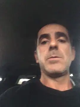 Snapshot of tiago1981pt chatting on 10.31.25 tiago1981pt online show from 10.31.25