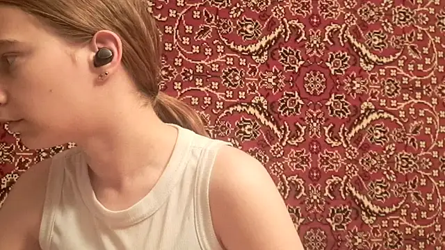 Snapshot of ivetabloom chatting on 09.28.25 ivetabloom online show from 09.28.25