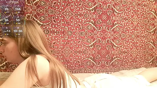 Snapshot of ivetabloom chatting on 10.17.25 ivetabloom online show from 10.17.25