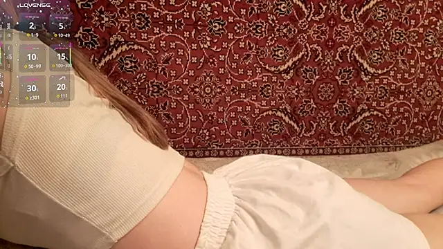 Snapshot of ivetabloom chatting on 10.21.25 ivetabloom online show from 10.21.25