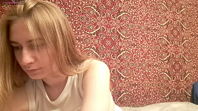 Snapshot of ivetabloom chatting on 10.26.25 ivetabloom online show from 10.26.25