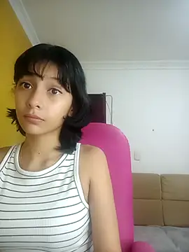 Snapshot of xoxo_milk chatting on 10.05.25 xoxo milk online show from 10.05.25