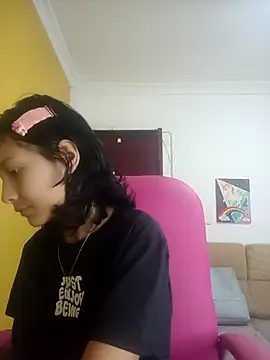 Snapshot of xoxo_milk chatting on 10.10.25 xoxo milk online show from 10.10.25