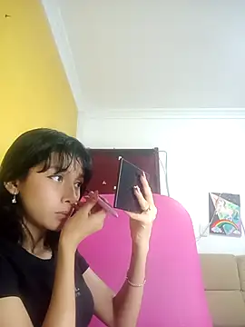 Snapshot of xoxo_milk chatting on 10.12.25 xoxo milk online show from 10.12.25