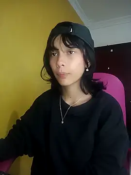 Snapshot of xoxo_milk chatting on 10.14.25 xoxo milk online show from 10.14.25