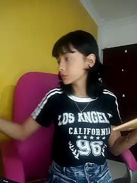 Snapshot of xoxo_milk chatting on 10.16.25 xoxo milk online show from 10.16.25