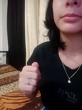 Snapshot of xoxo_milk chatting on 10.23.25 xoxo milk online show from 10.23.25