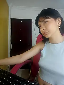 Snapshot of xoxo_milk chatting on 10.28.25 xoxo milk online show from 10.28.25