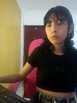 Snapshot of xoxo_milk chatting on 10.30.25 xoxo milk online show from 10.30.25