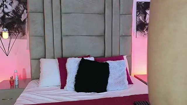 Snapshot of Charlotteto_ chatting on 10.07.25 Charlotteto online show from 10.07.25