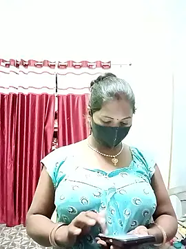 Snapshot of School_medam chatting on 10.26.25 School medam online show from 10.26.25