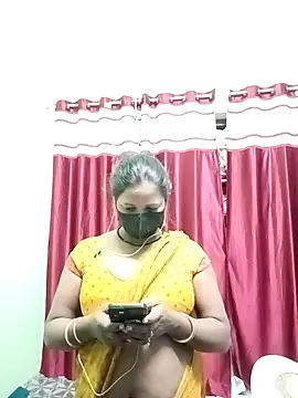 Snapshot of School_medam chatting on 10.28.25 School medam online show from 10.28.25