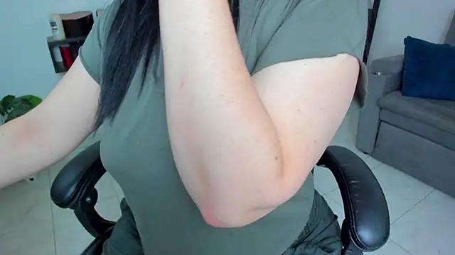 Snapshot of Miel_82 chatting on 10.06.25 Miel 82 online show from 10.06.25