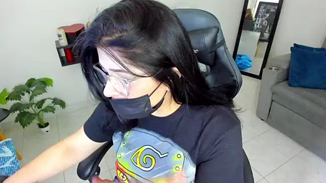 Snapshot of Miel_82 chatting on 10.10.25 Miel 82 online show from 10.10.25