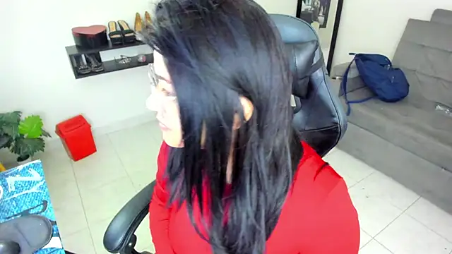 Snapshot of Miel_82 chatting on 11.04.25 Miel 82 online show from 11.04.25