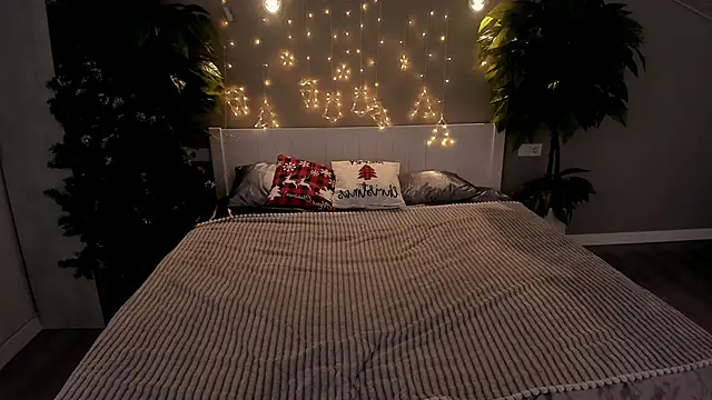 AlinaLiii online show from 12.17.25