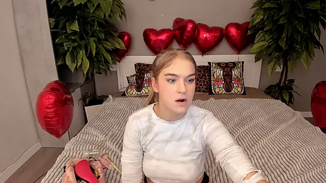 Snapshot of AlinaLiii chatting on 02.11.26 AlinaLiii online show from 02.11.26