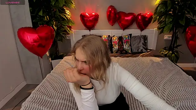 Snapshot of AlinaLiii chatting on 02.12.26 AlinaLiii online show from 02.12.26