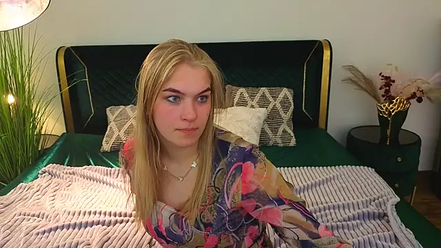 AlinaLiii online show from 04.15.26