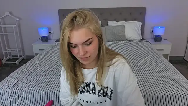 AlinaLiii online show from 04.28.26