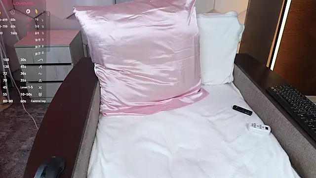 HottieEmma online show from 04.08.26